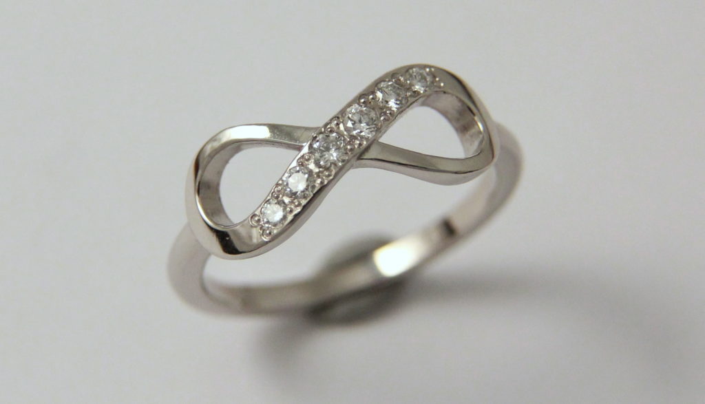 Platina jegygyűrű gyémántokkal P029.