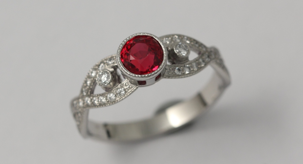 Platina gyűrű rubinnal és gyémántokkal P025.