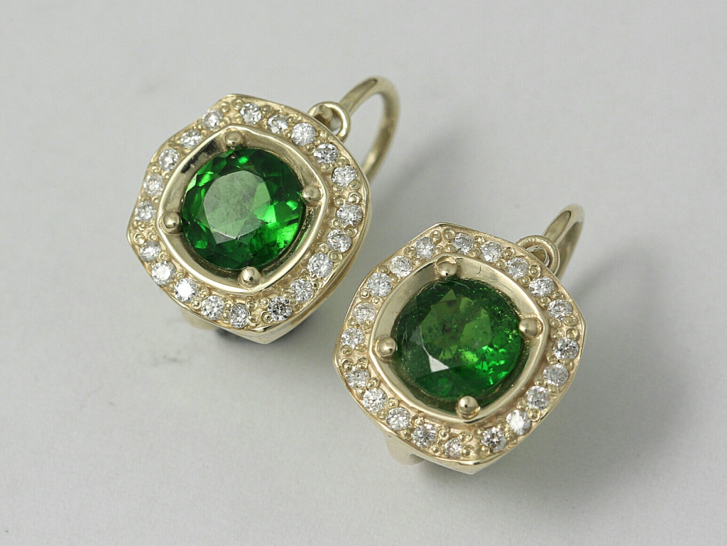 Arany fülbevaló smaragddal és gyémántokkal A048.