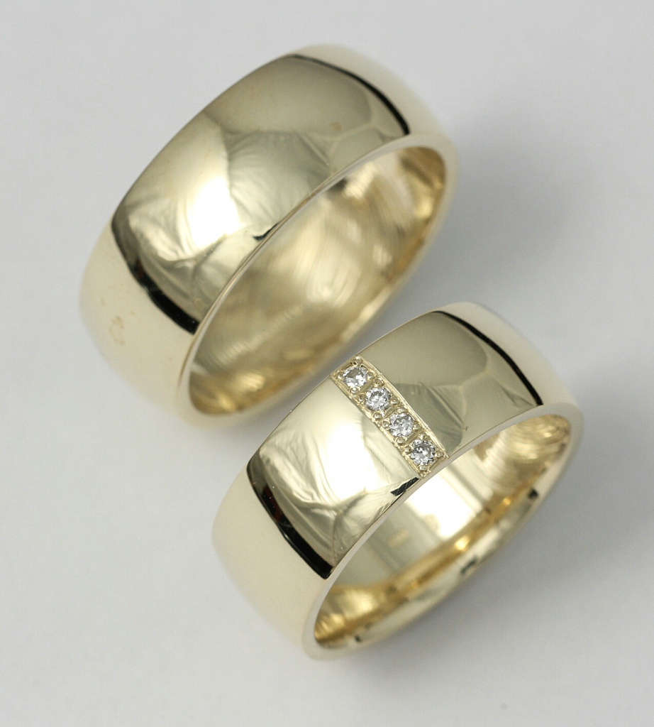 Sárga arany karikagyűrű gyémántokkal A051.