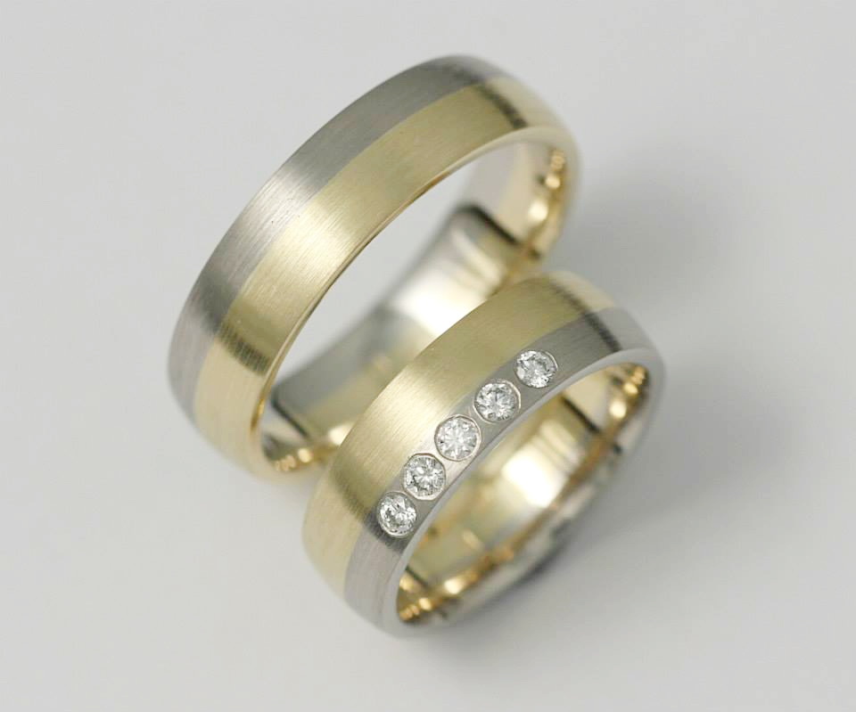 Arany-palládium karikagyűrű gyémántokkal A030.