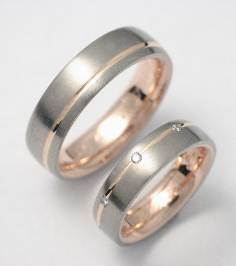 Arany karikagyűrűk gyémántokkal A005